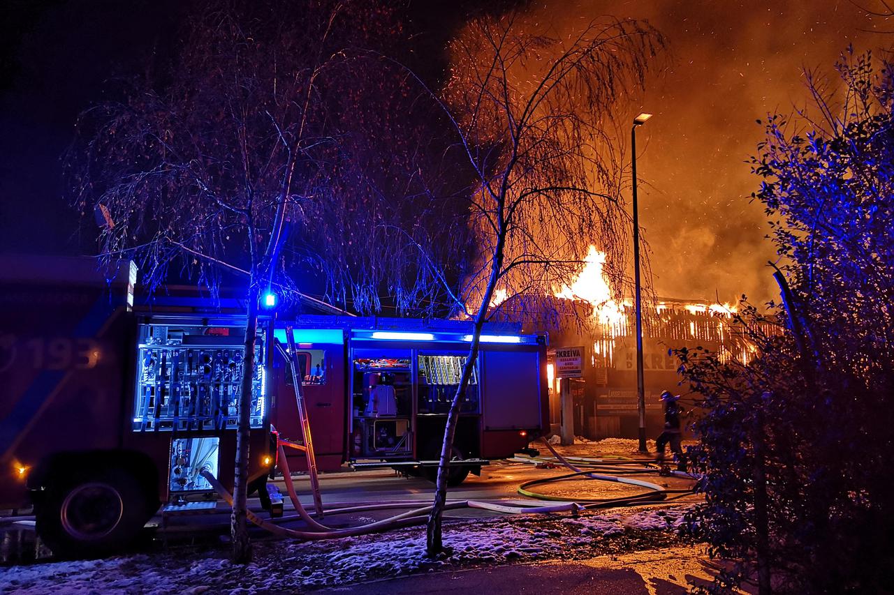 Požar skladišta u Zagrebu