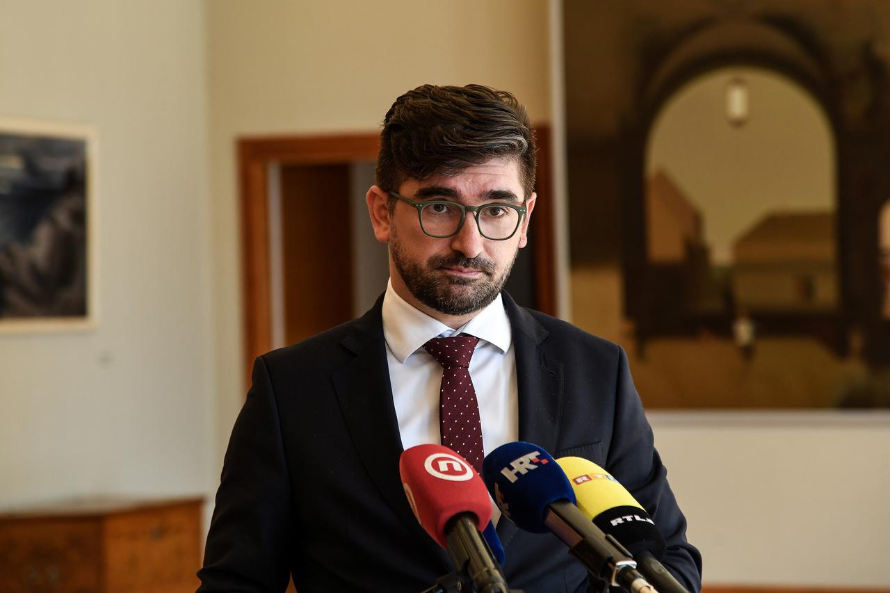 Zagreb: Velibor Mačkić obratio se medijima nakon sjednice Ekonomskog savjeta