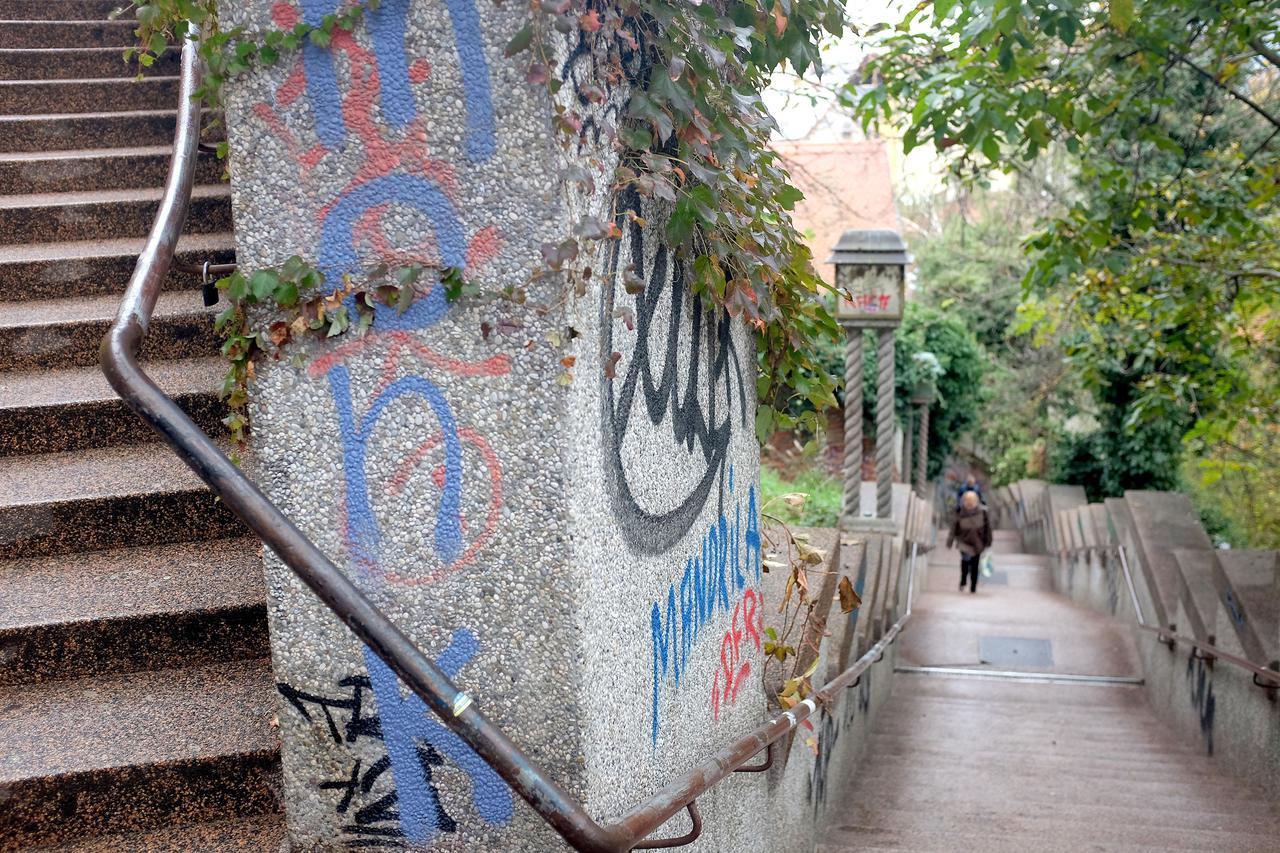 Zagreb: Zakmardijeve stube opet su neodržavane i pune novijih grafita