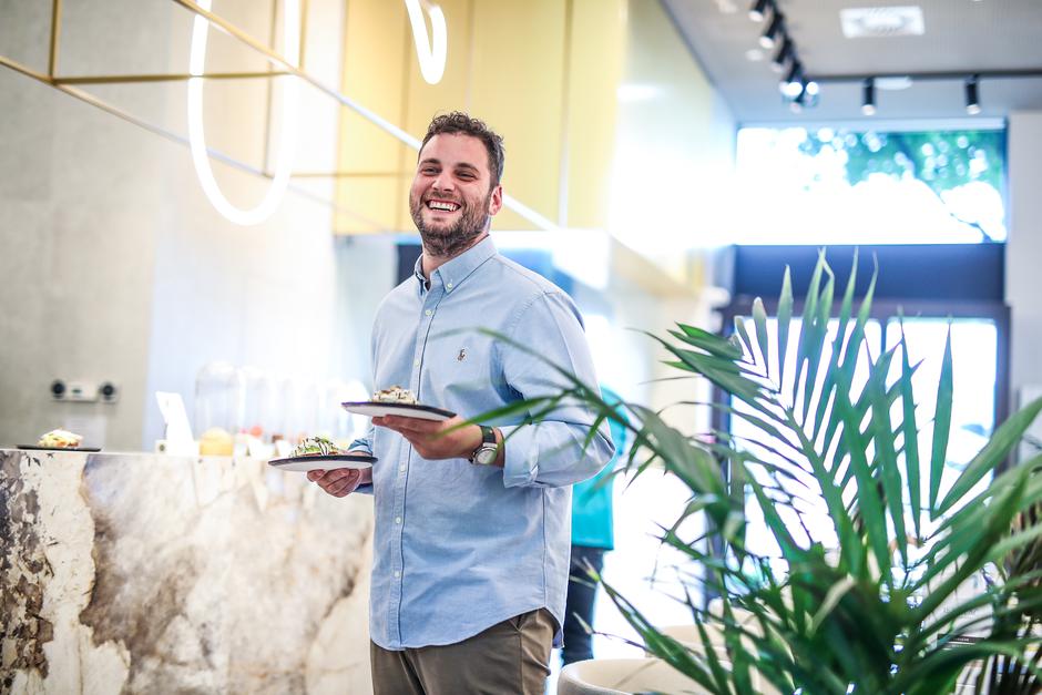 Zagreb: Slastičar Robert Hromalić predstavlja novu ljetnu terasu u Le Kolaču