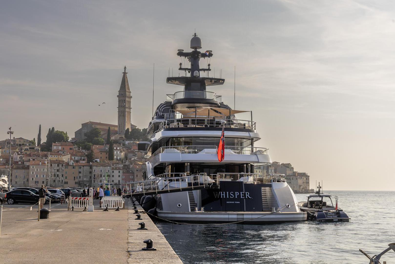 Superjahta Whisper plijenila je poglede u Rovinju.