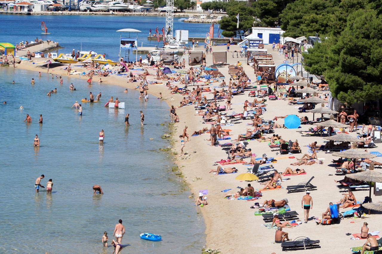 plaža turisti vodice