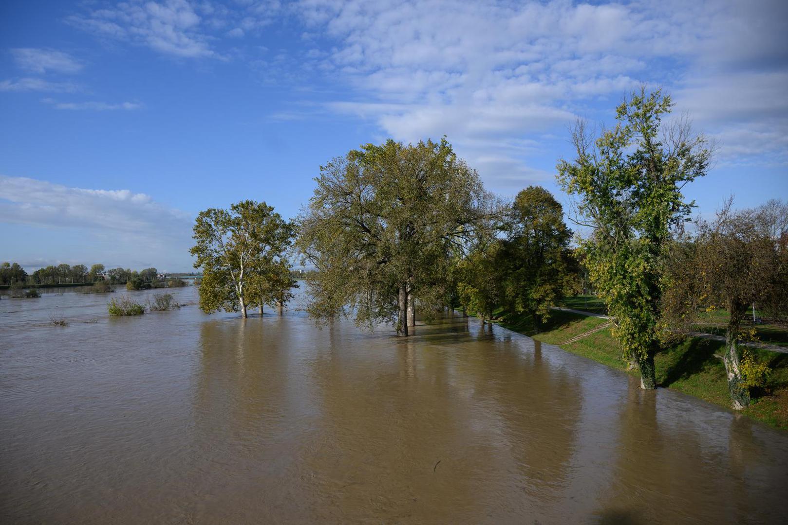 Tada je, početkom kolovoza, umjesto rekordno niskog vodostaja, 