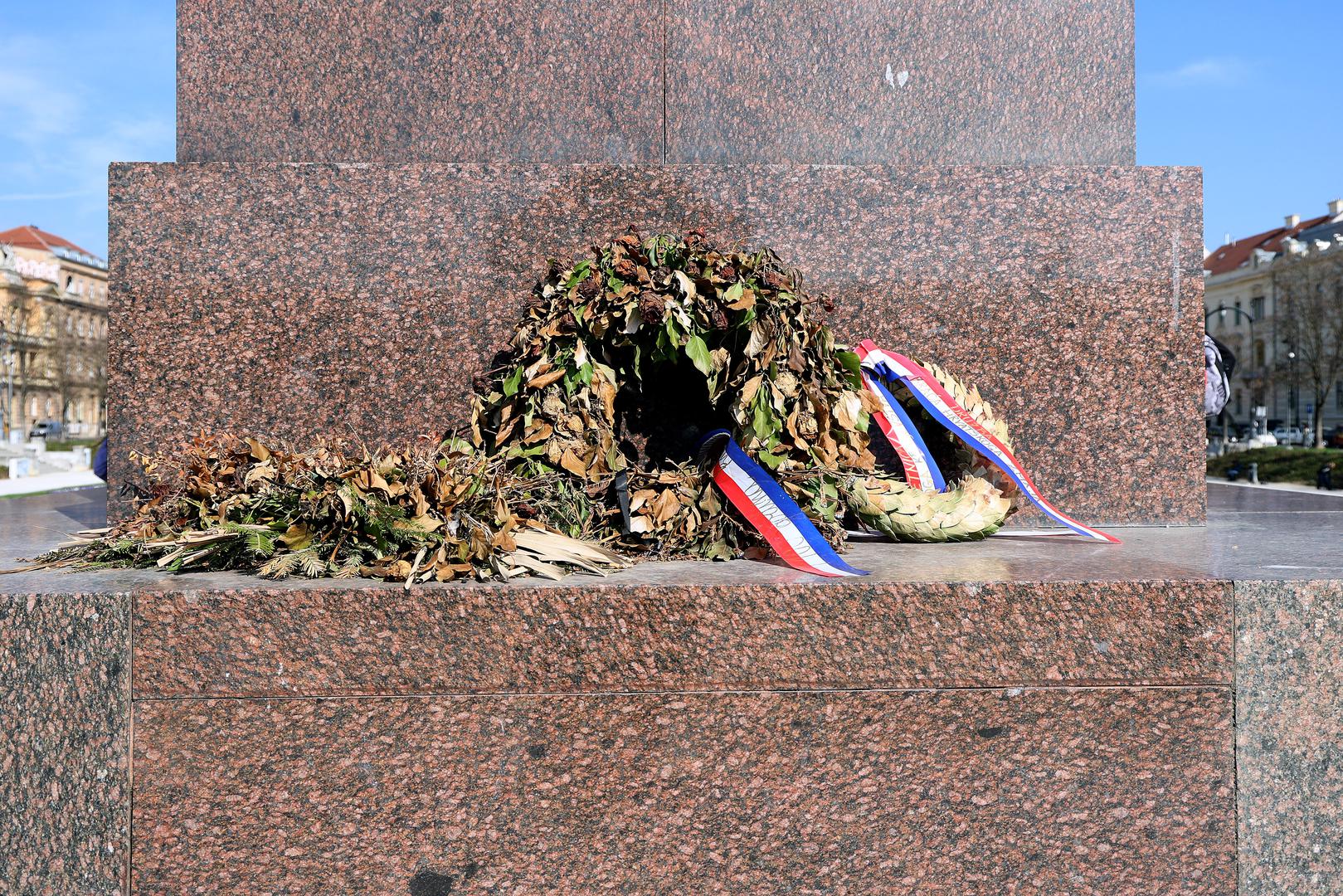 Postavlja se pitanje zašto ih nitko do današnjeg dana nije uklonio.