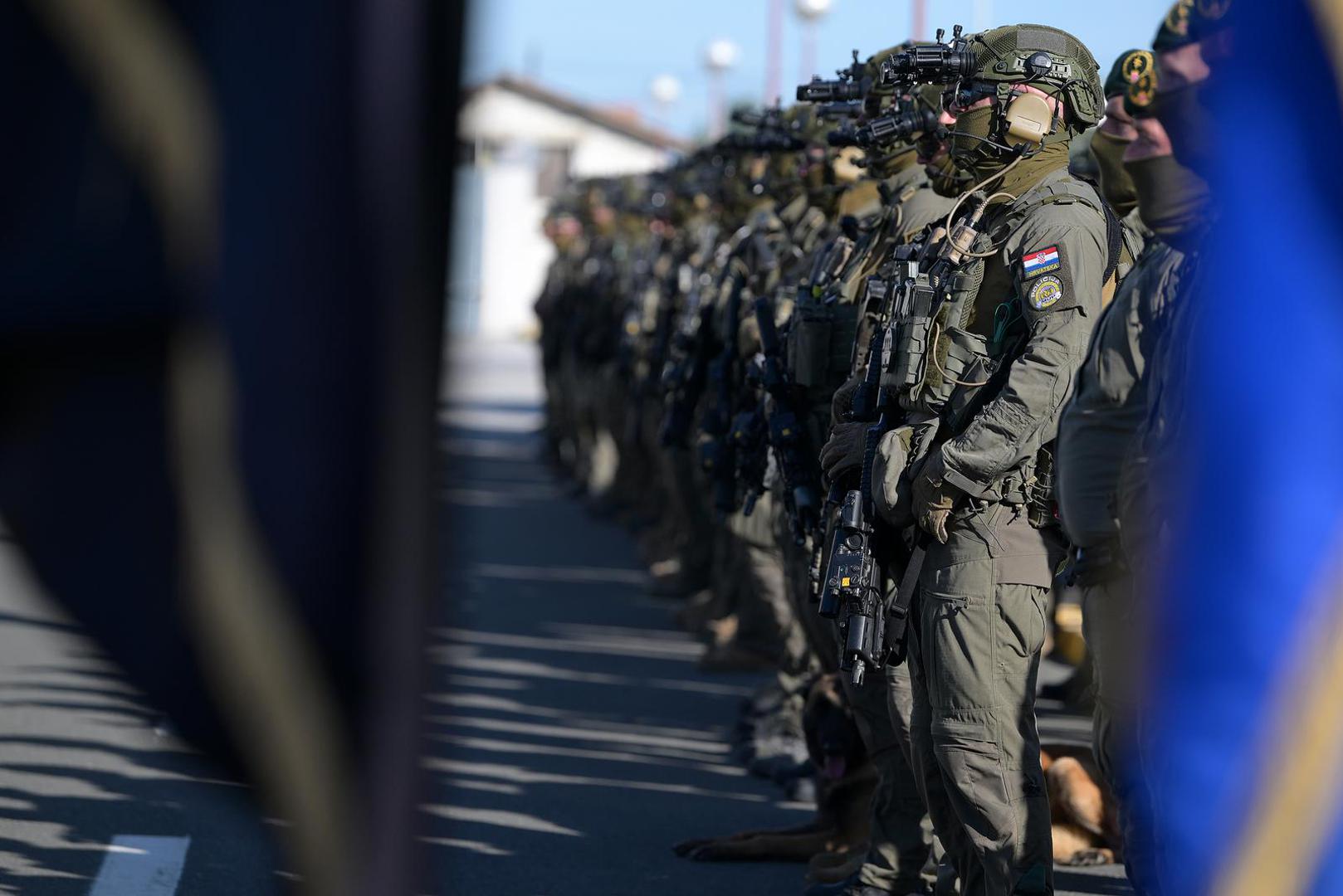 Najelitnija postrojba hrvatske policije, ATJ Lučko, u ponedjeljak je obilježila 36. godišnjicu osnutka, a ministar unutarnjih poslova Davor Božinović tom je prilikom podsjetio da je riječ o jedinici koja s pravom nosi naziv "prvog štita domovine" i koja je prošla sva hrvatska ratišta.