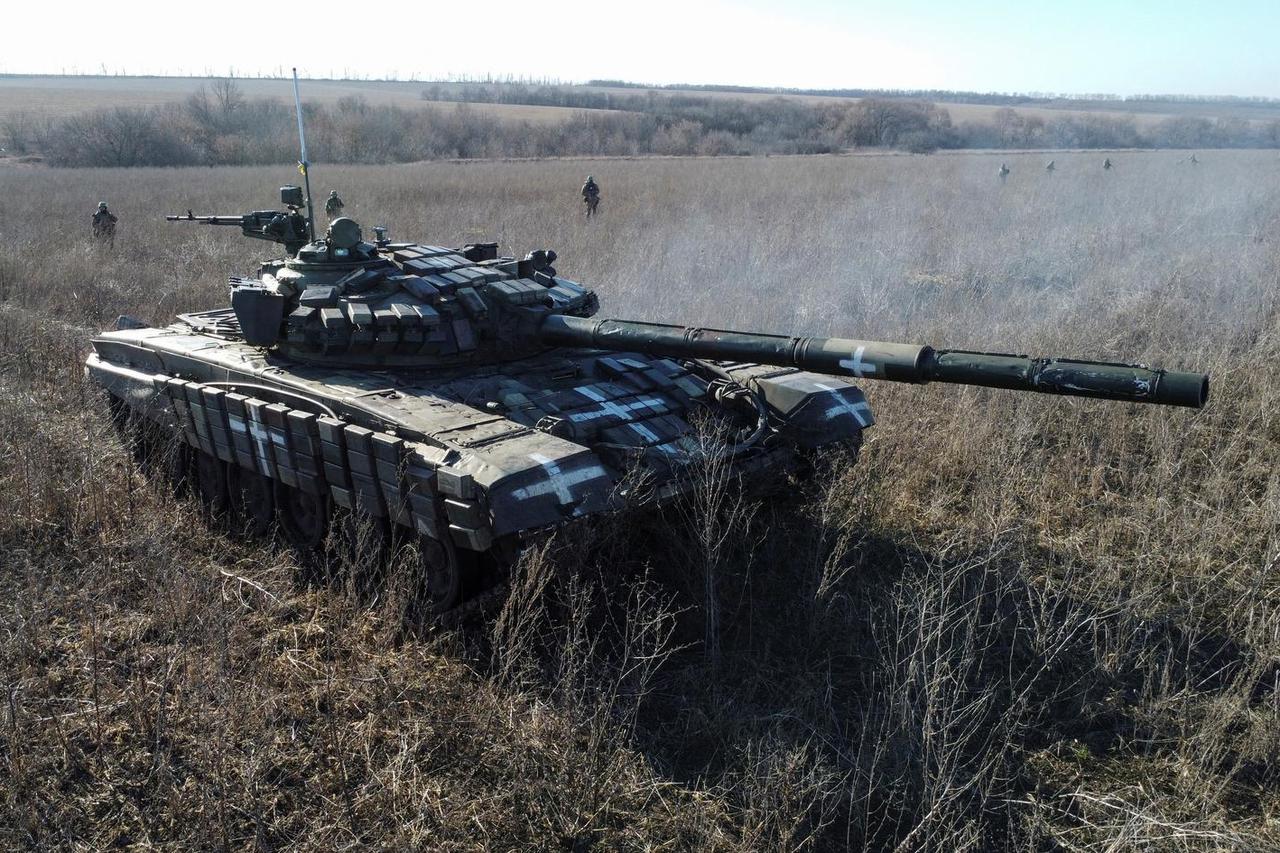 Ukrainian servicemen take part in tank military drills in Kharkiv region