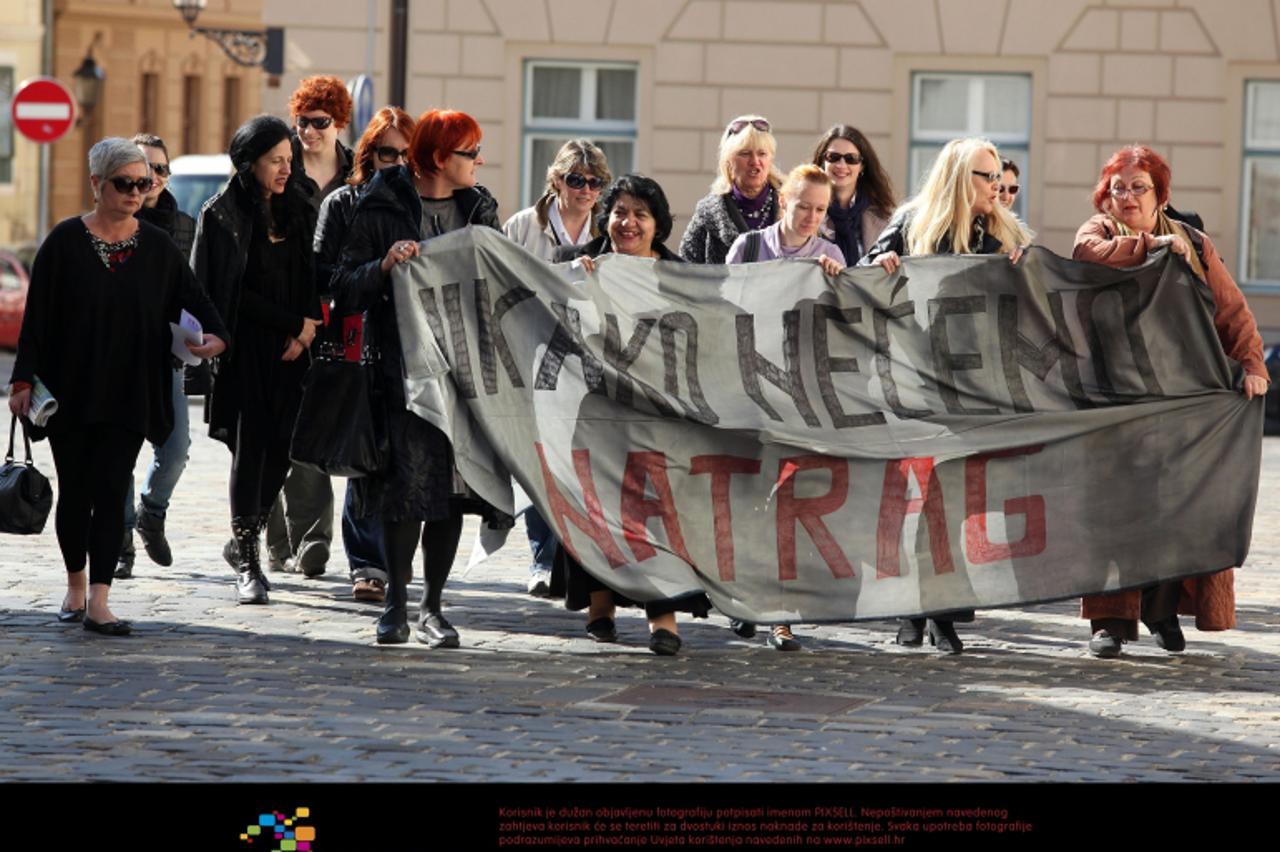 '13..04.2011. Markovi trg, Zagreb -  Predstavnice Zenske mreze Hrvatske predale su danas u Vladi RH svoje zahtjeve u vezi sa ukidanjem Ureda pravobraniteljice za ravnopravnost spolova Photo: Patrik Ma