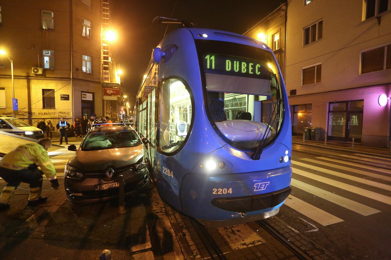 Zagreb: Sudar automobila i tramvaja na raskrižju Ilice i Grahorove ulice
