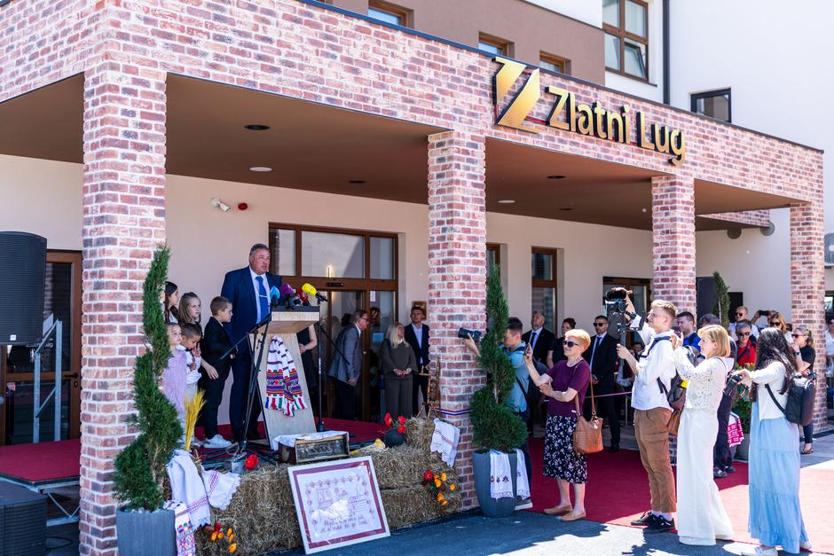 Difuzni hotel Zlatni Lug