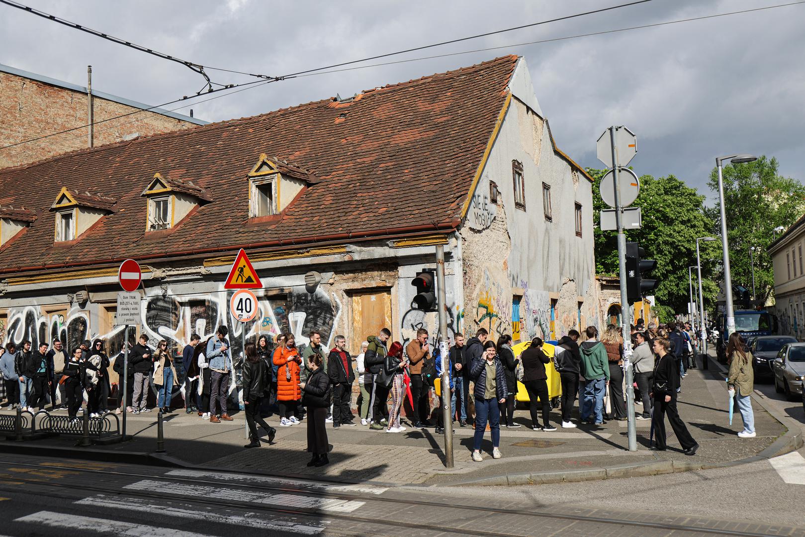 17.04.2024., Zagreb - Glasanje u Varsavskoj ulici stvorilo je velike redove.  Photo: Luka Stanzl/PIXSELL
