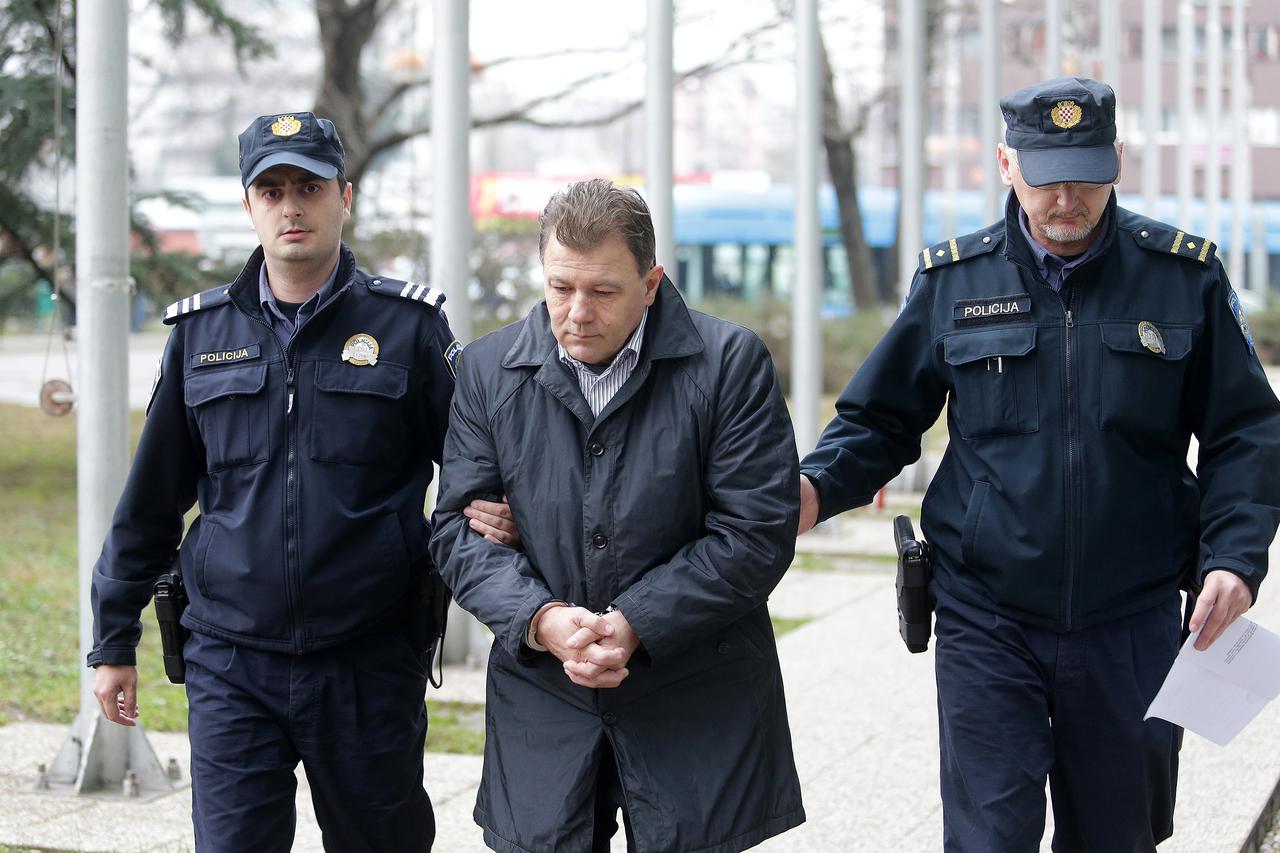 31.12.2013., Zagreb - Policija dovodi Zeljka Zuzica na ispitivanje u Zupanijsko drzavno odvjetnistvo.    Photo:Petar Glebov/PIXSELL