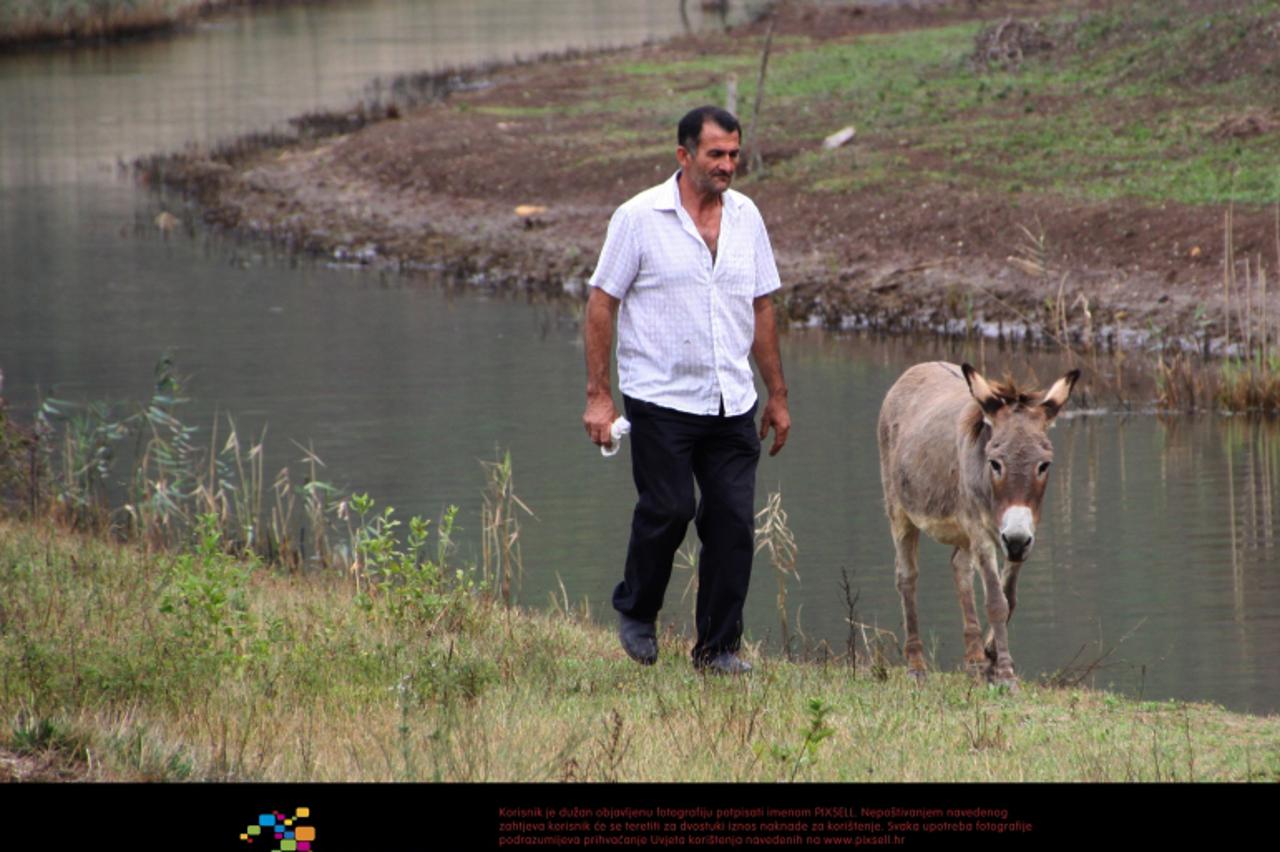 '04.09.2012., Rasa - Ivan Perko, vlasnik farme magaraca Liburna u Donisnici nedaleko od Rase.  Photo: Dusko Marusic/PIXSELL'