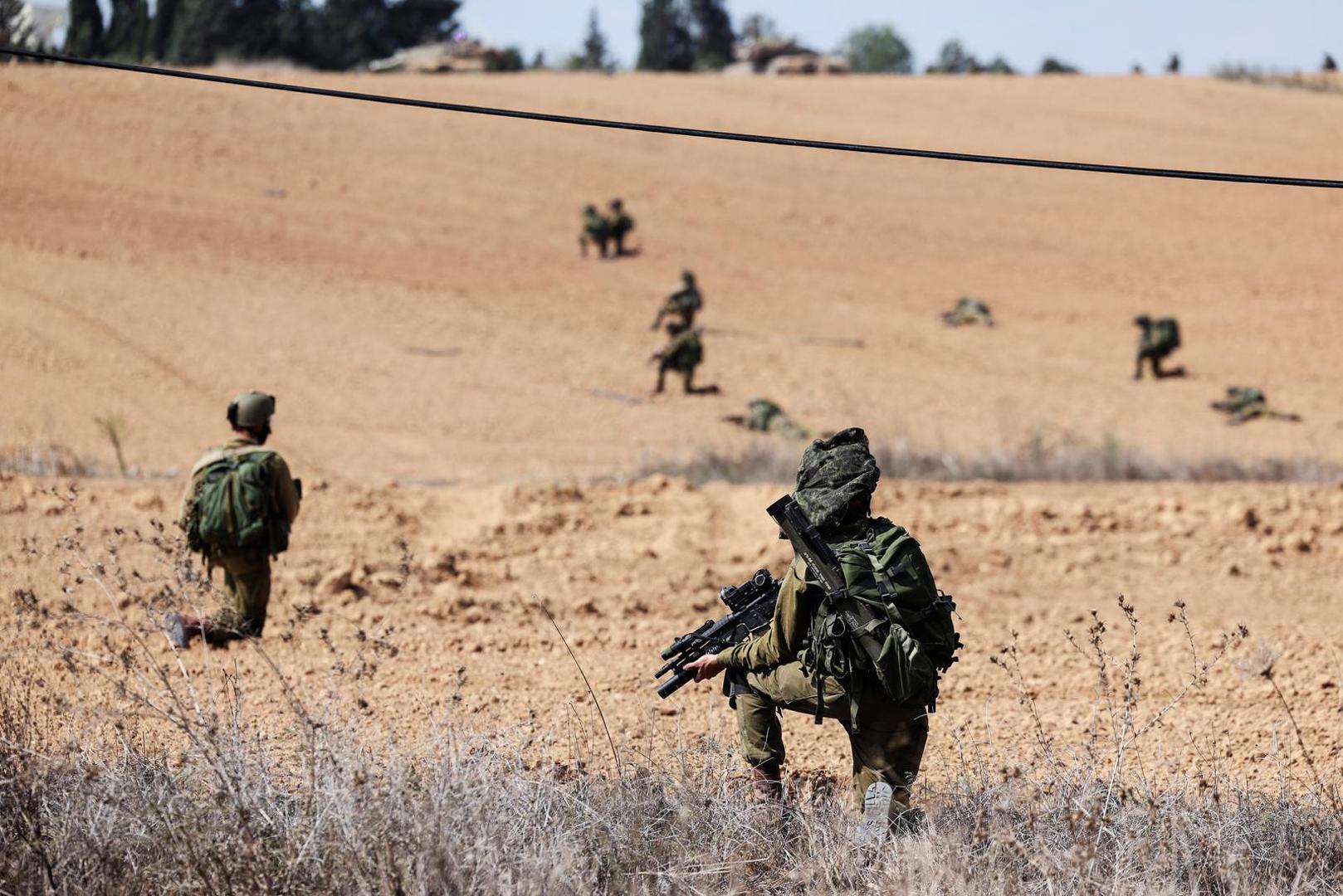 Israeli soldiers take position at Kibbutz Kfar Aza, in southern Israel, October 10, 2023. REUTERS/Ronen Zvulun Photo: RONEN ZVULUN/REUTERS