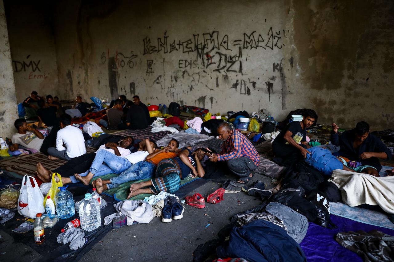 Migranti formirali novi kamp u šumama iznad Mirala u Velikoj Kladuši