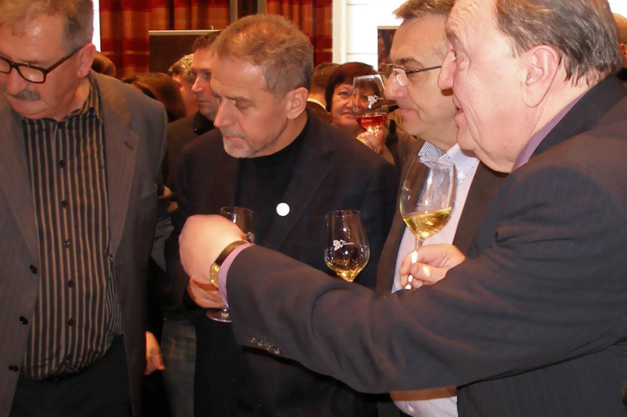 milan bandić,kušanje vina (1)