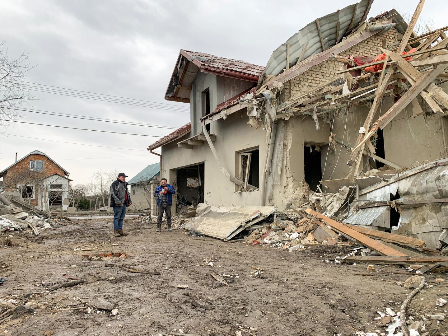 Local residents stand near remains of residential buildings destroyed by a Russian missile strike, amid Russia's attack on Ukraine, near the town of Zolochiv, Lviv region, Ukraine March 9, 2023. REUTERS/Andriy Perun Photo: Stringer/REUTERS