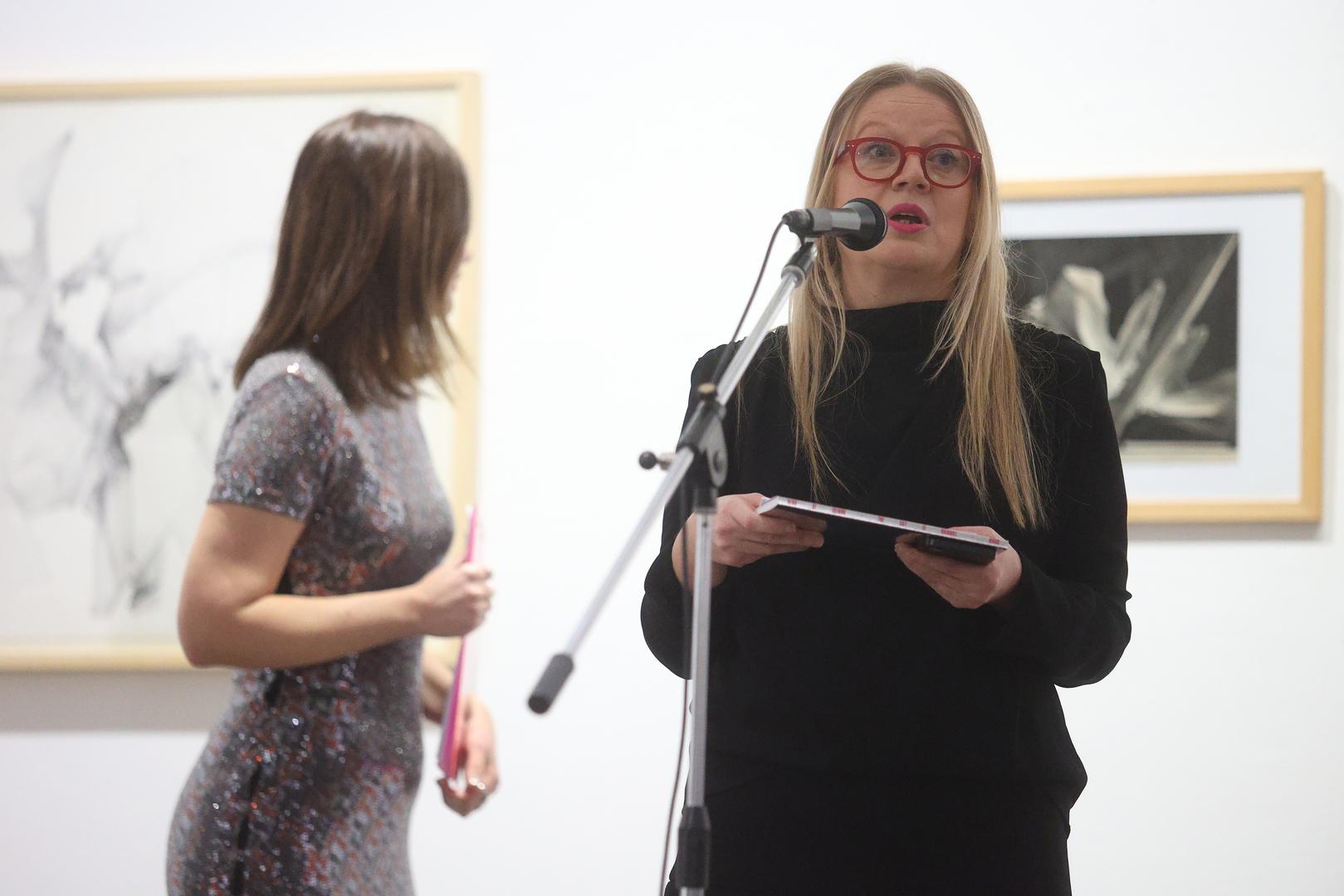 Ravnateljica MMSU-a Branka Benčić na otvorenju je podsjetila na izložbu "Nadrealizam i hrvatska likovna umjetnost" koju je postavio 1972. godine Igor Zidić u Umjetničkom paviljonu u Zagrebu. Ta izložba je obuhvatila nadrealističke radove do 70-tih godina prošlog stoljeća, a ova izložba je svojevrsni nastavak, jer obuhvaća radove nastala nakon tog razdoblja, navela je