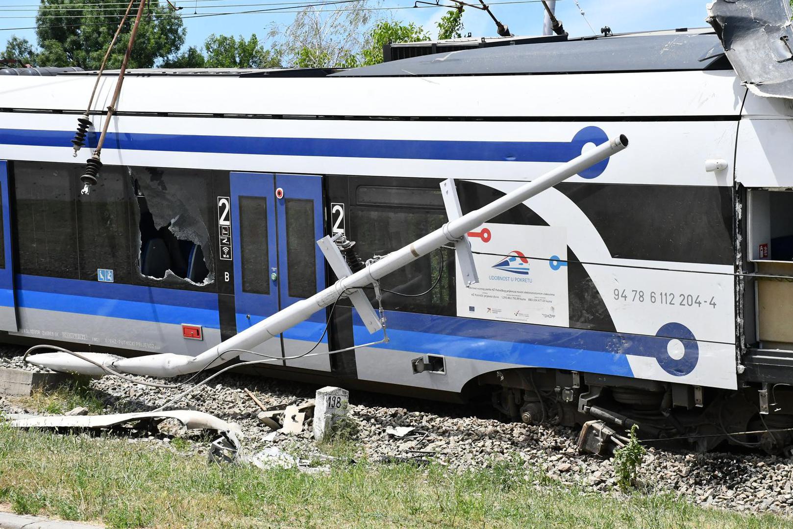 01.07.2025., Donji Andrijevci - Sudar vlaka i teretnog vozila na pruznom prijelazu bez rampe Trnavackoj ulici u Donjim Andrijevcima. Ima tesko ozlijedjenih. Photo: Ivica Galovic/PIXSELL