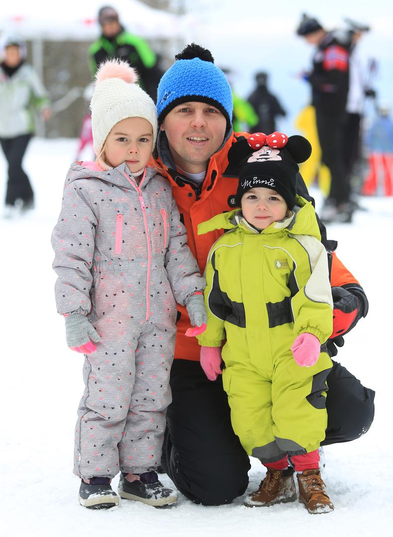 Ivan Žiljak iz Bistre s kćerima