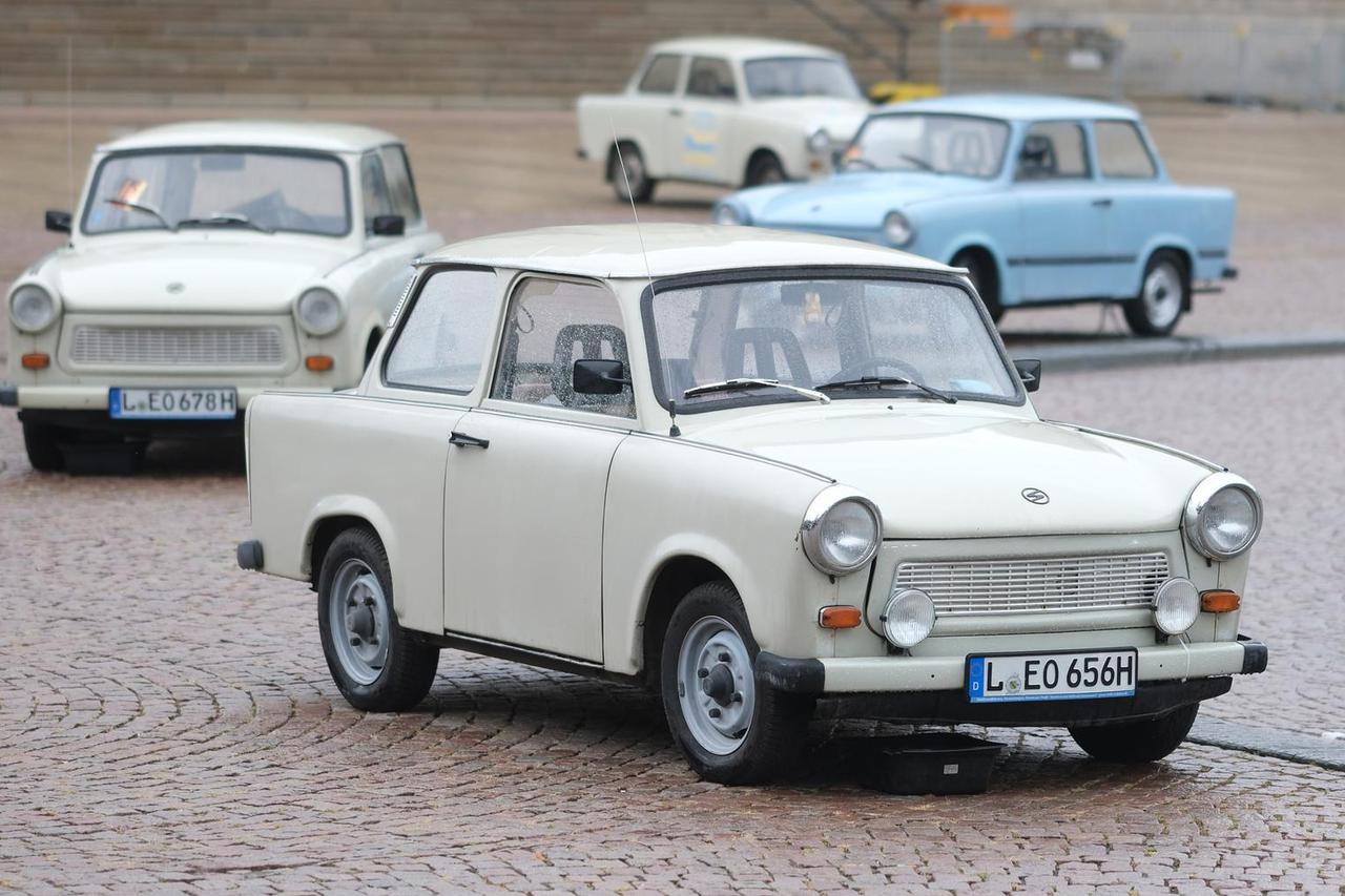 Trabants commemorate peaceful revolution