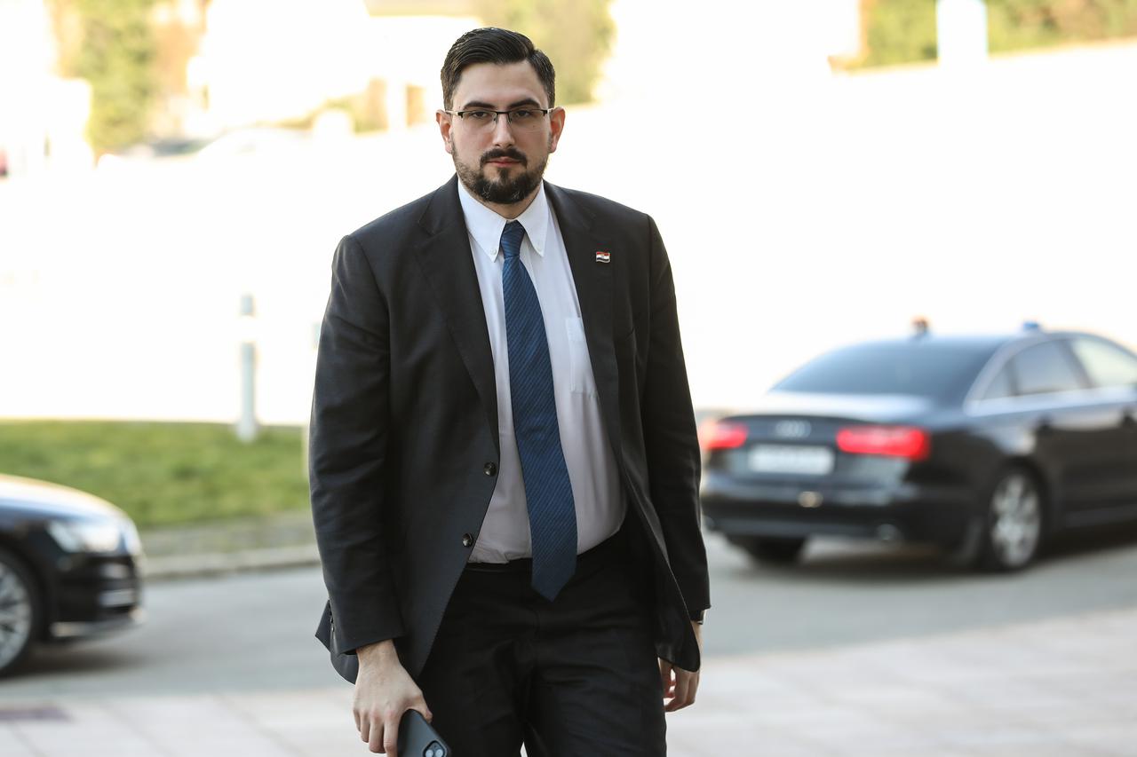 Povjerenstvo za odlučivanje o sukobu interesa proučit će SMS poruke glasnogovornika Vlade Marka Milića