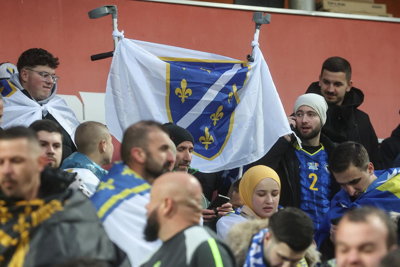 Zenica: Navijači očekuju početak utakmice između Bosne i Hercegovine i Italije