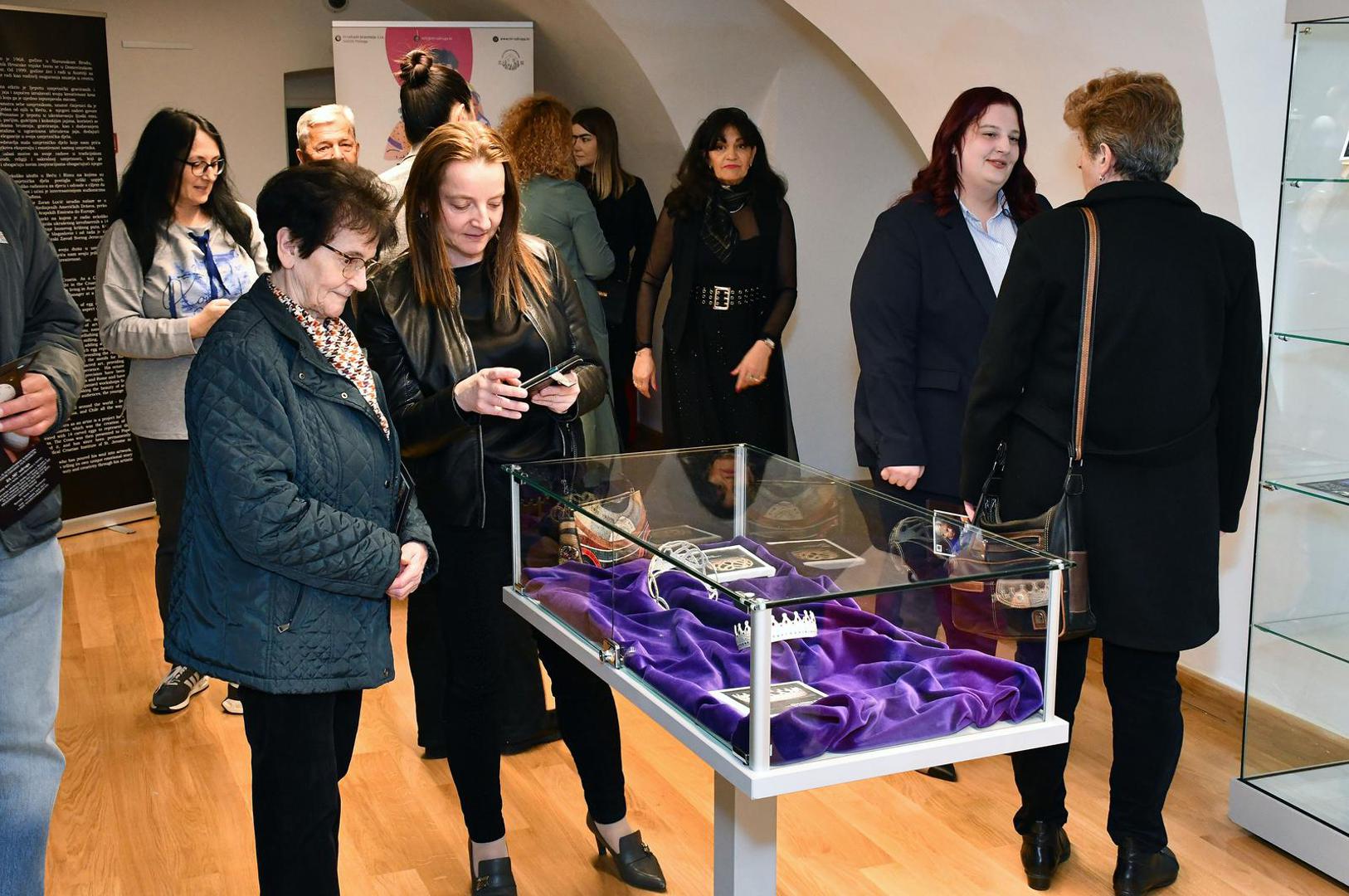 03.04.2025., Pozega: U Muzeju grada Požege otvorenje izlozbe jedinstvenih umjetnickih dijela pod nazivom "Umjetnine od ljuski jaja" autora Zorana Lucica. Izlozba je humanitarnog karaktera. Photo: Ivica Galovic/PIXSELL