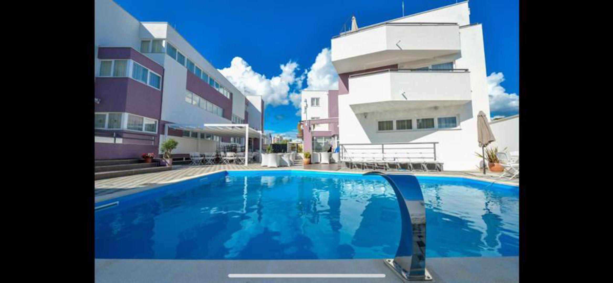  Hotel ima vlastiti parking te dva lifta.