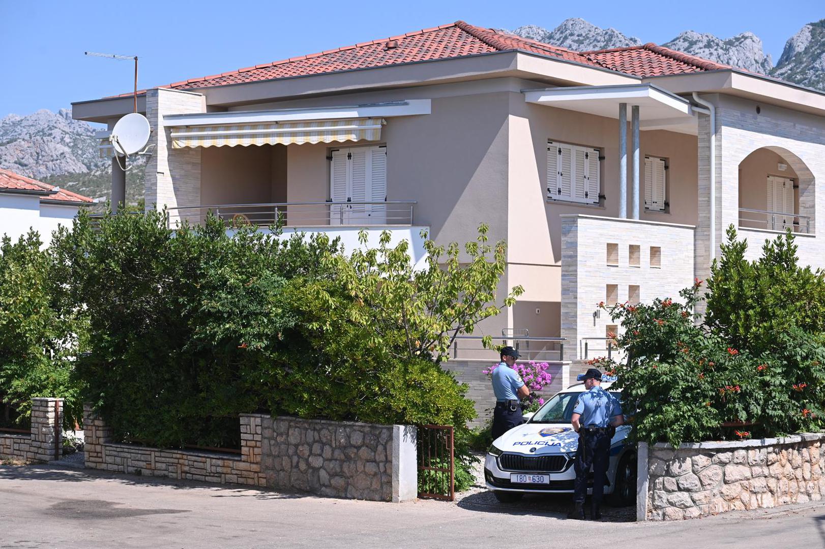 25.07.2022.,Seline - U obiteljskoj kuci na podrucju Selina sinoc je nadjeno mrtvo tijelo muskarca. Jedna zenska osoba je ozlijedjena. Policija je na terenu Photo: Dino Stanin/PIXSELL