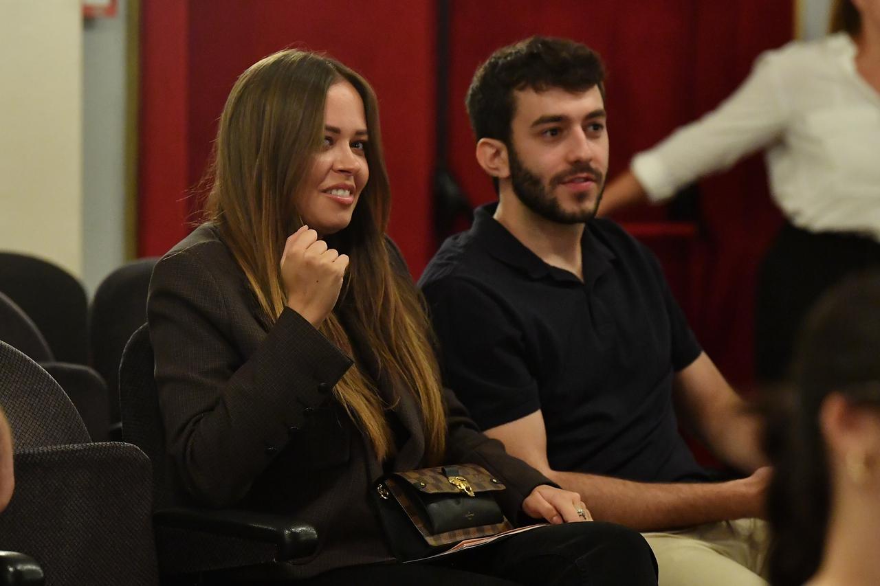 Kći Dikana i pokojne glumice Ene Begović ima 24 godine i izrasla je u pravu ljepoticu