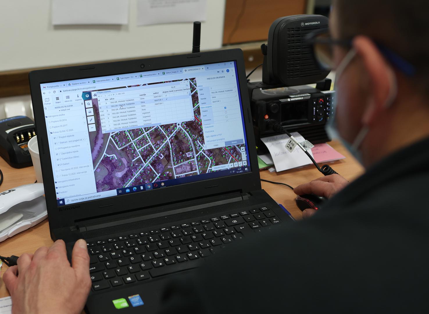 12.01.2021., Glina - Goran Frankovic zapovjednik vatrogasnog mjesta Glina, proveo je digitalizaciju sustava svih vatrogasnih intervencija provedenih na podruciju stradalom od potresa.Photo: Marko Prpic/PIXSELL