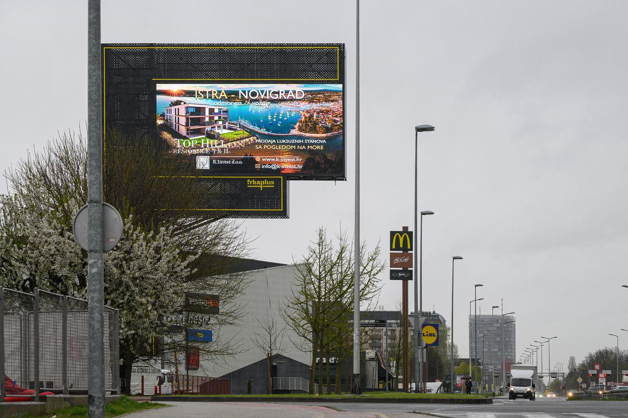 Zagreb: Reklamni paneli i jumbo plakati