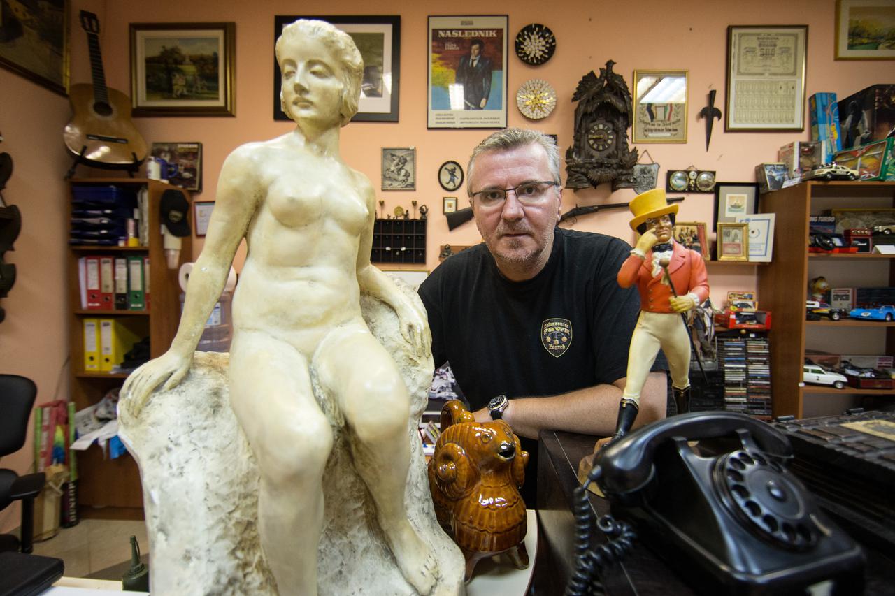 15.09.2016., Zagreb -  Zalagaonica Zagreb u trgovackom centru Precko, vlasnika Enesa Dorica. Enes Doric.  Photo: Davor Puklavec/PIXSELL