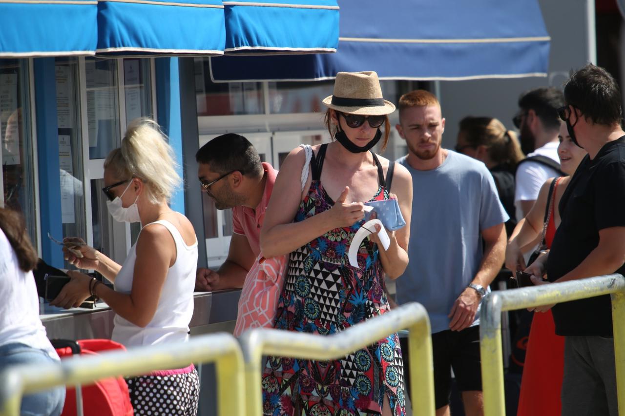Split: Gužve u gradskoj luci počele su nalikovati na turističku sezonu