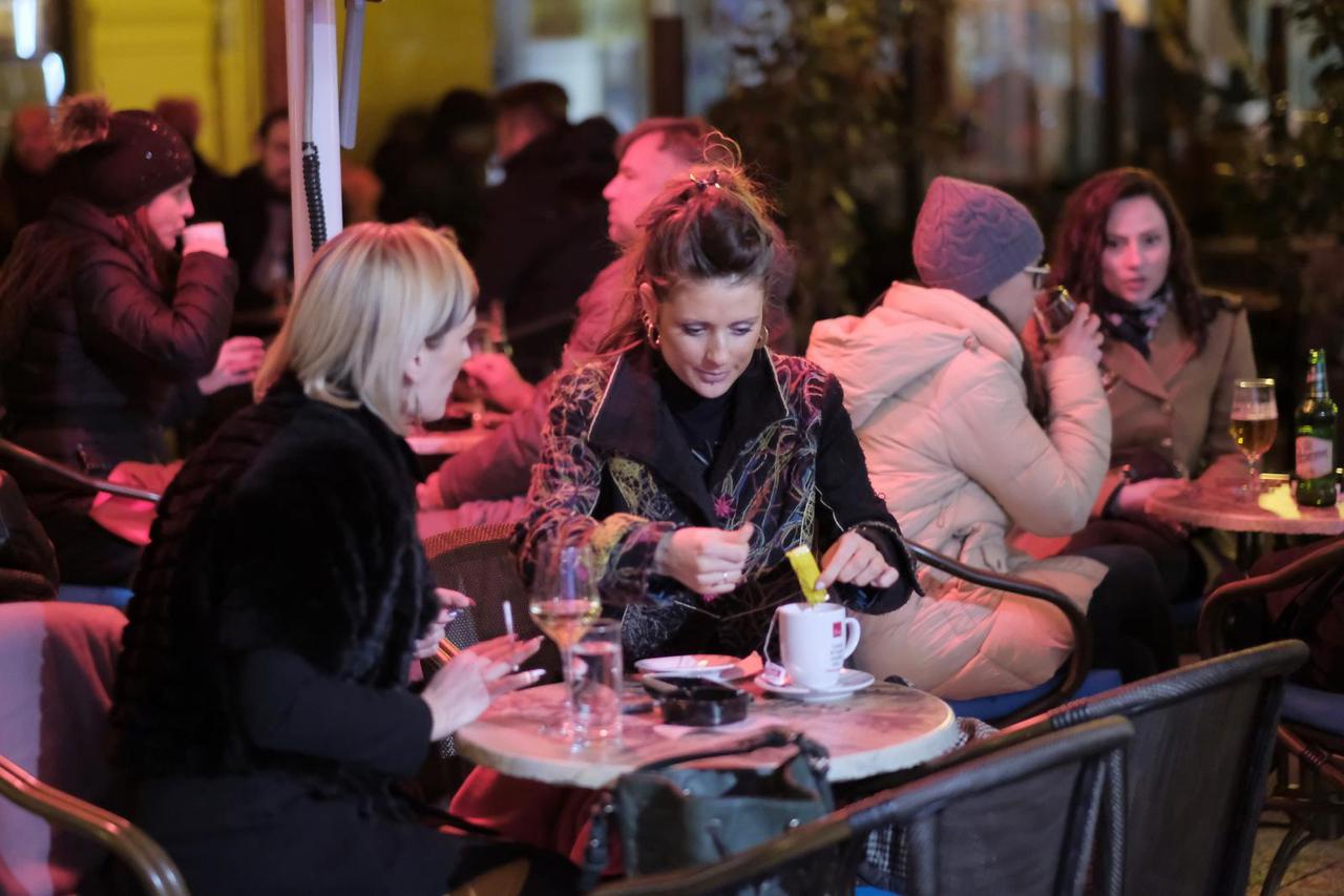 Zagreb: Život se polako vraća u normalu, barem na terasama kafića