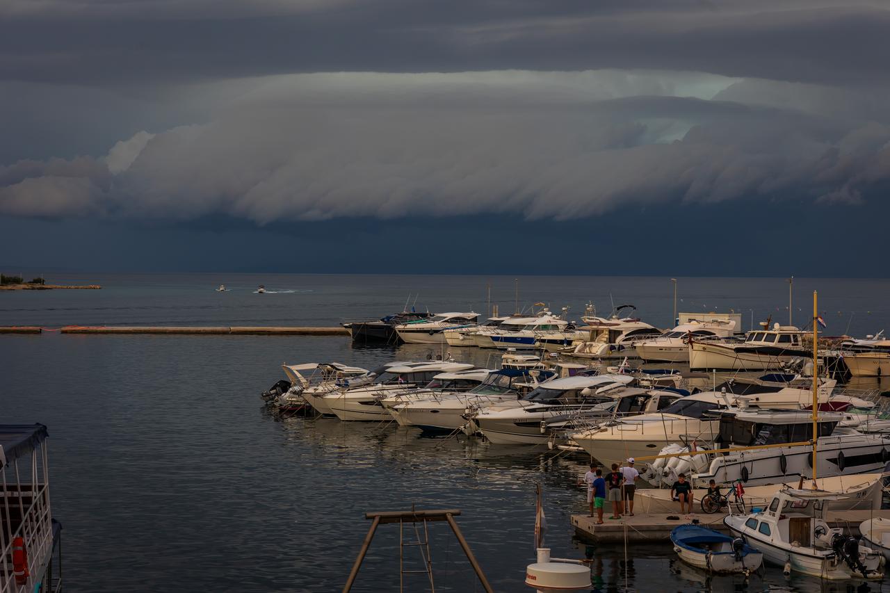 Novalja: Dolazak olujnog nevremena nad Novalju