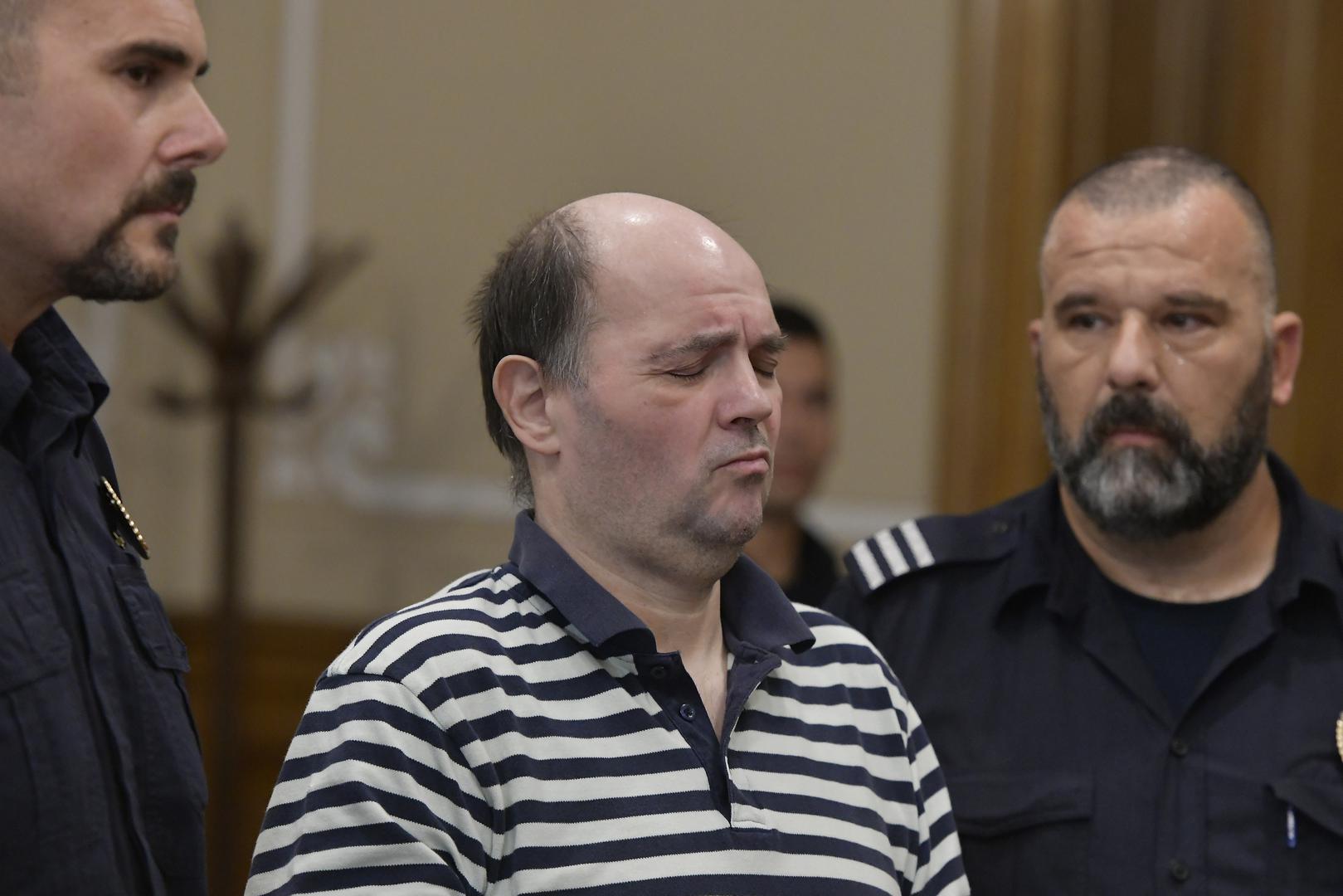 Aleksić je tijekom izricanja presude gotovo bez reakcije saslušao odluku suda. 