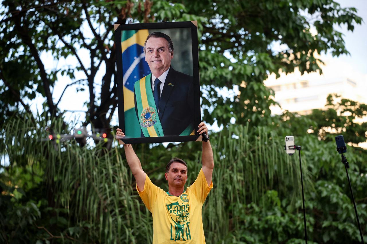 storyeditor/2026-10-05/2026-09-27T205312Z_887200873_RC2WRNA9JYKV_RTRMADP_3_BRAZIL-ELECTION-BOLSONARO.JPG
