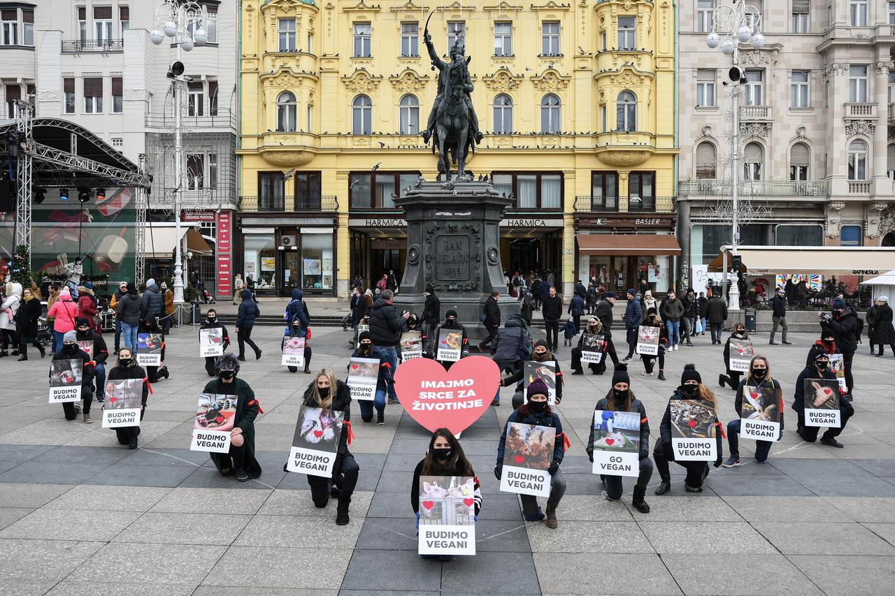 Zagreb: Prijatelji životinja povodom Međunarodnog dana prava životinja izveli performans