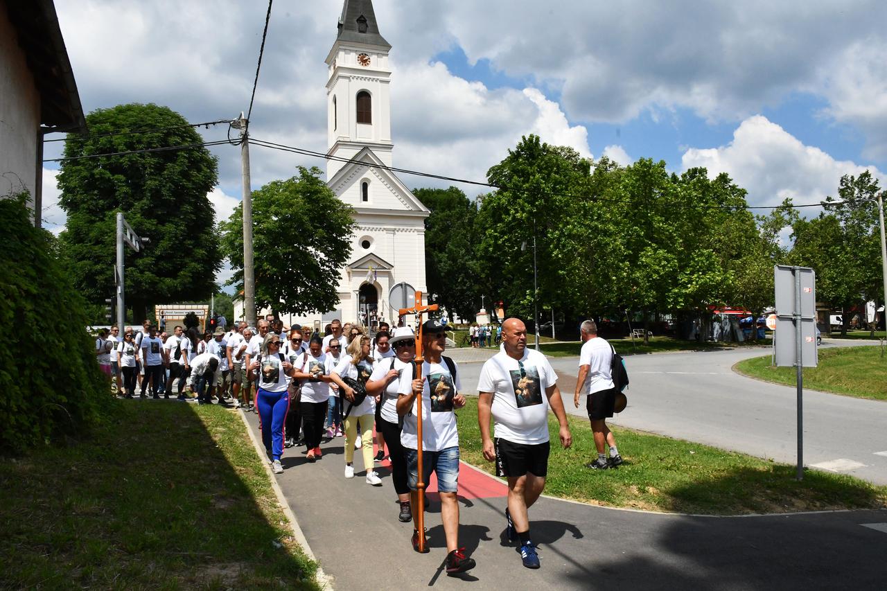 Tradicionalno hodočašće od župe sv. Ante Padovanskog u Podvinju do Gornjih Močila u Bosanskoj Posavini