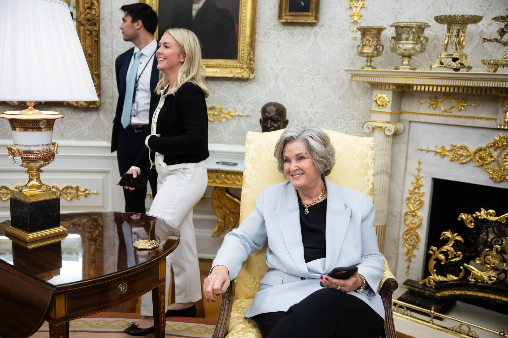 Leavitt se u siječnju 2024. pridružila Trumpovoj predsjedničkoj kampanji kao glasnogovornica. Trump je povodom njezinog imenovanja istaknuo: “Karoline je pametna, snažna i dokazano učinkovita u komunikaciji. Siguran sam da će briljirati za mikrofonom i pomoći prenijeti našu poruku američkom narodu.”

