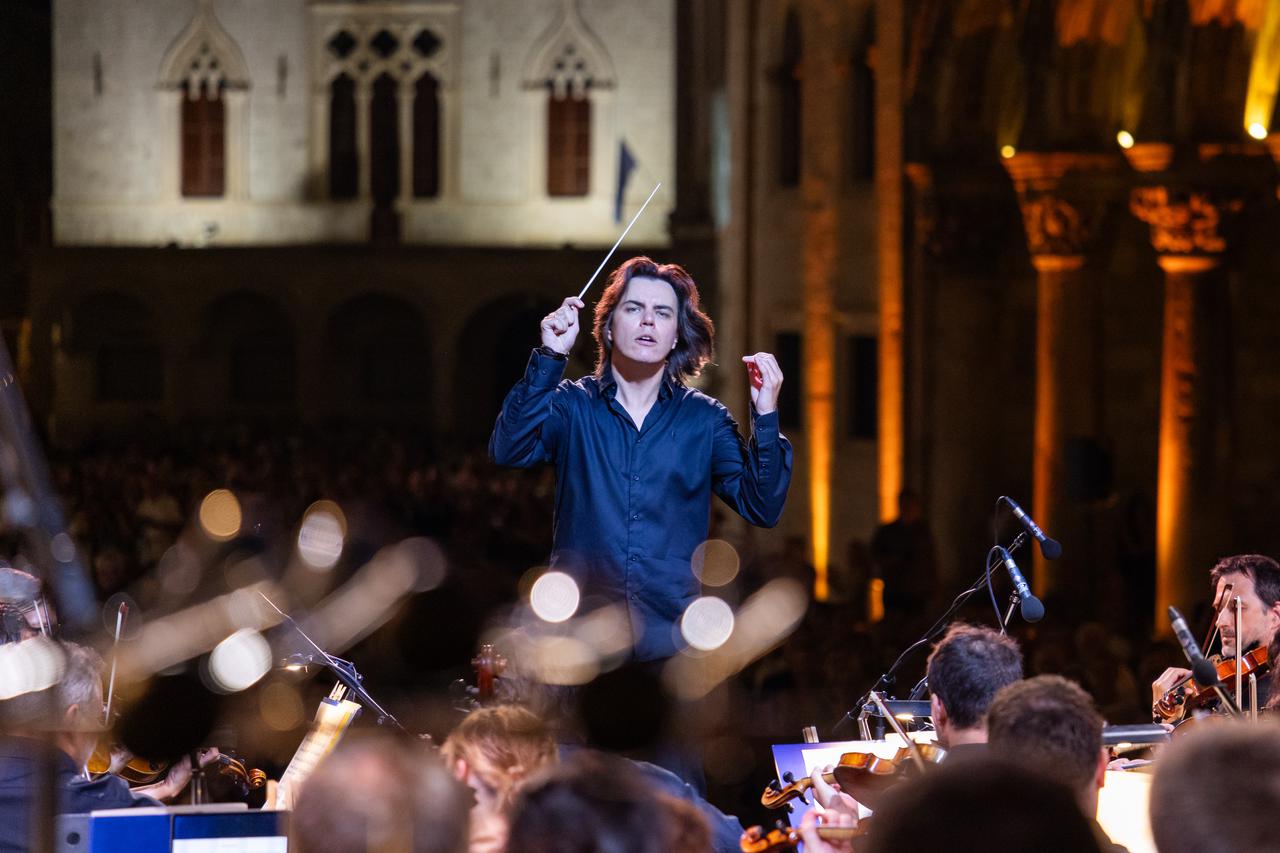 Dubrovnik: U sklopu 77. Dubrovačkih ljetnih igara nastupila Zagrebačka filharmonija uz dirigenta Dawida Runtza