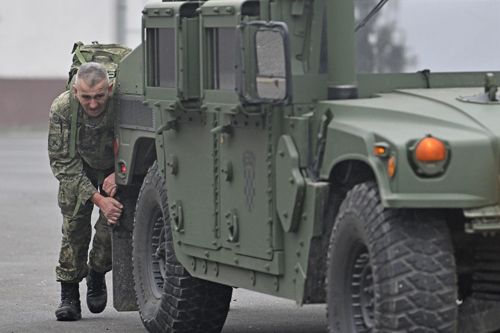 Unatoč gustoj magli, hladnom i vlažnom vremenu, natjecanje je provedeno uspješno. Timovi su morali svladati deset radnih točaka osmišljenih kako bi provjerile širok raspon vještina – od tehničkog znanja i stručne osposobljenosti, preko orijentacije i komunikacije, do timskog rada pod pritiskom. Iz MORH-a ističu da je svaka etapa zahtijevala maksimalnu preciznost i koncentraciju. Desetnik Luka Horvat iz pobjedničkog tima rekao je da im je najteži zadatak bio guranje Humveeja teškog sedam i pol tona.