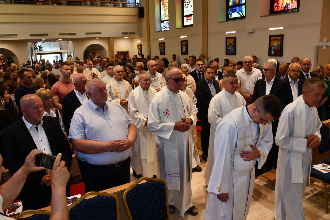 Gornja Močila: Posveta crkve župe Sv. Antuna Padovanskog u Bosanskoj Posavini