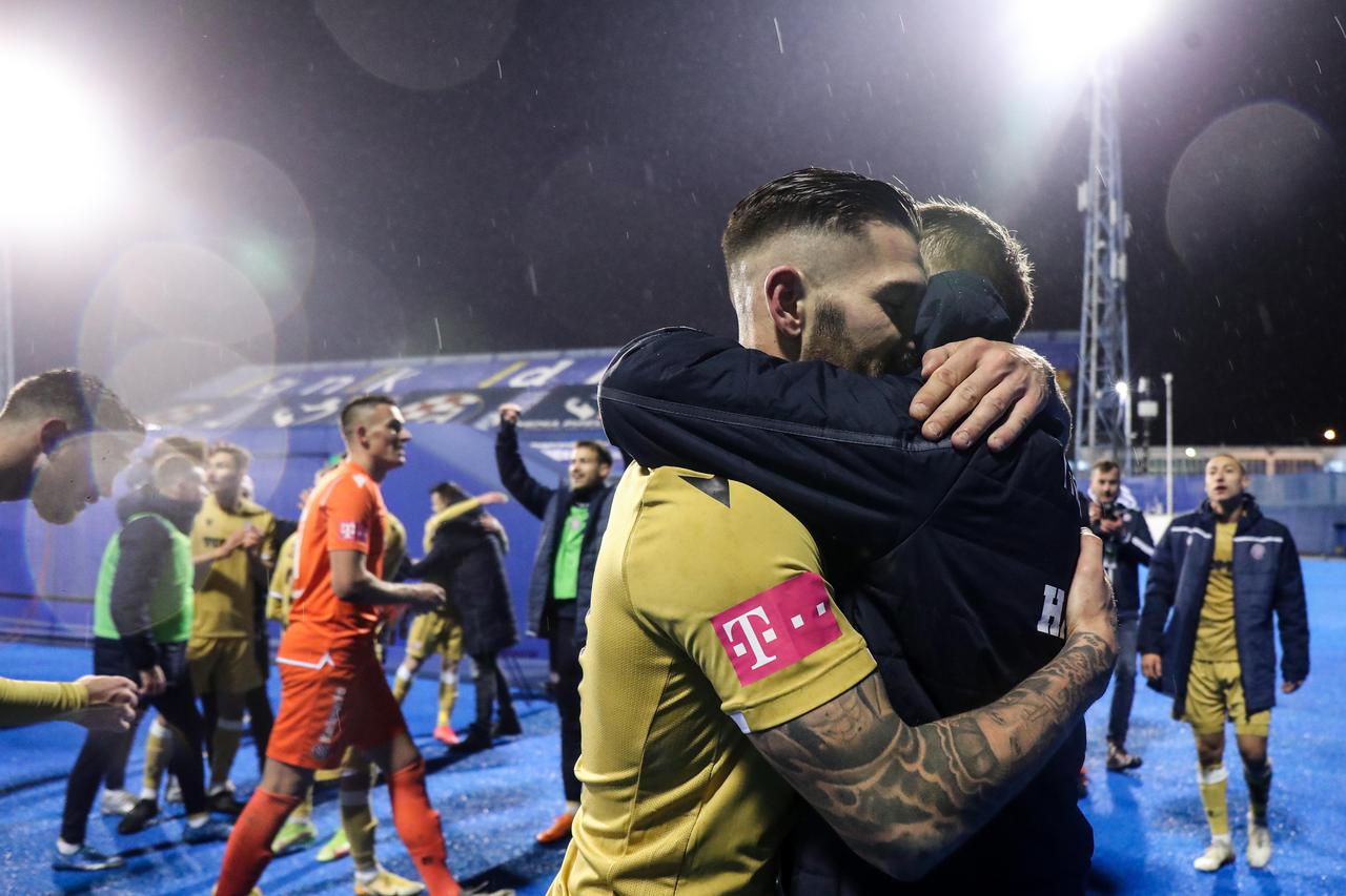 Hajduku pripao derbi: Livaja i Sahiti srušili Dinamo, Maksimirom letjele baklje