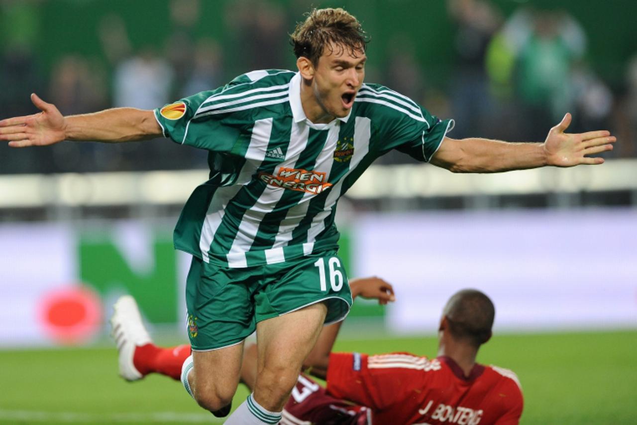 'Nikica Jelavic of SK Rapid Wien celebrates his goal to 2:0 against Hamburger SV during their UEFA Europa League match  in Vienna on September 17,2009. AFP PHOTO/Joe KLAMAR'