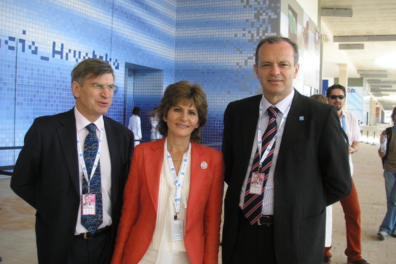 \'EXPO Zaragoza -Filip Vucak  veleposlanik RH  u Madridu, sa suprugom i Zeljko Kupresak,  predsjednik Nacionalnoga   odbora  Republike Hrvatske za Expo u Zaragozi  foto Dorotea Jendric\'