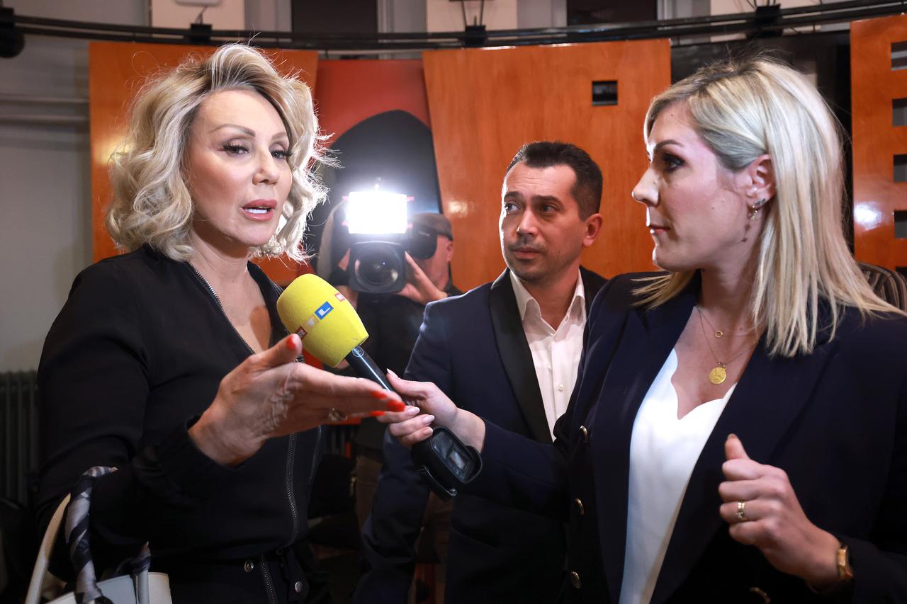 Zagreb: Lepa Brena povela je sestru Faketa Jahić na premijeru predstave Lepa Brena Project 