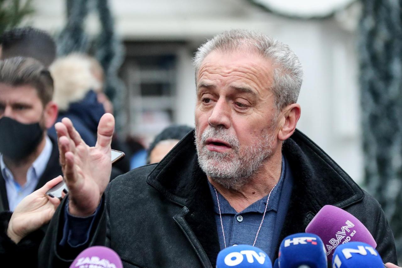 Zagreb: Bandić i Udruženje obrtnika Grada Zagreba simbolično otvorili Advent u Zagrebu