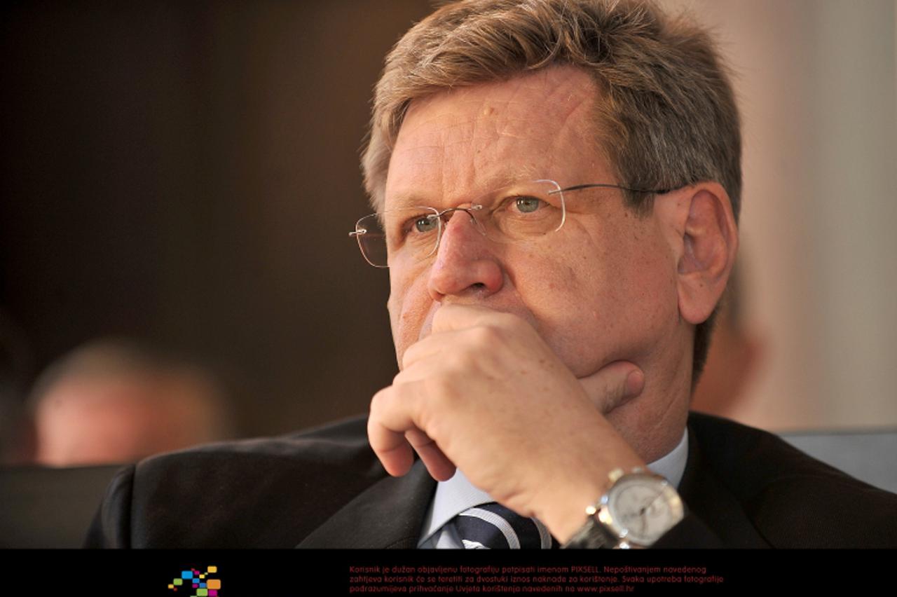 \'28.03.2012., Zupanijska palaca, Varazdin - Ministar rada i mirovinskog sustava Mirando Mrsic u radnom je posjetu Varazdinu. Nakon susreta s zupanom Predragom Stromarom sastao se s gradonacelnikom Ha